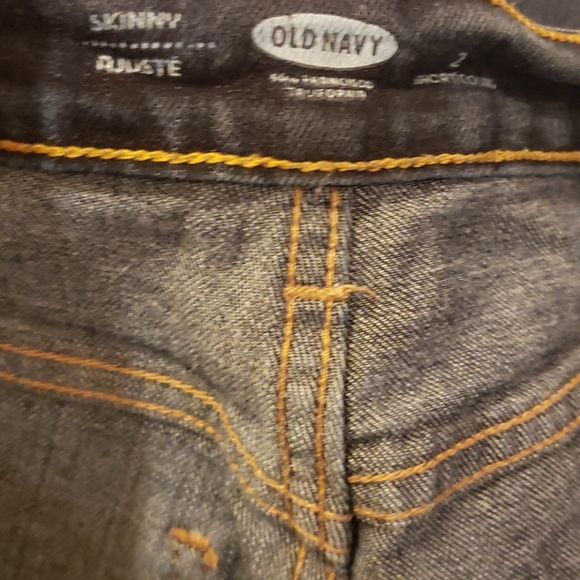 Skinny and Short Jeans - Picture 3 of 4